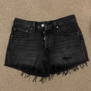 Black levi’s jean shorts